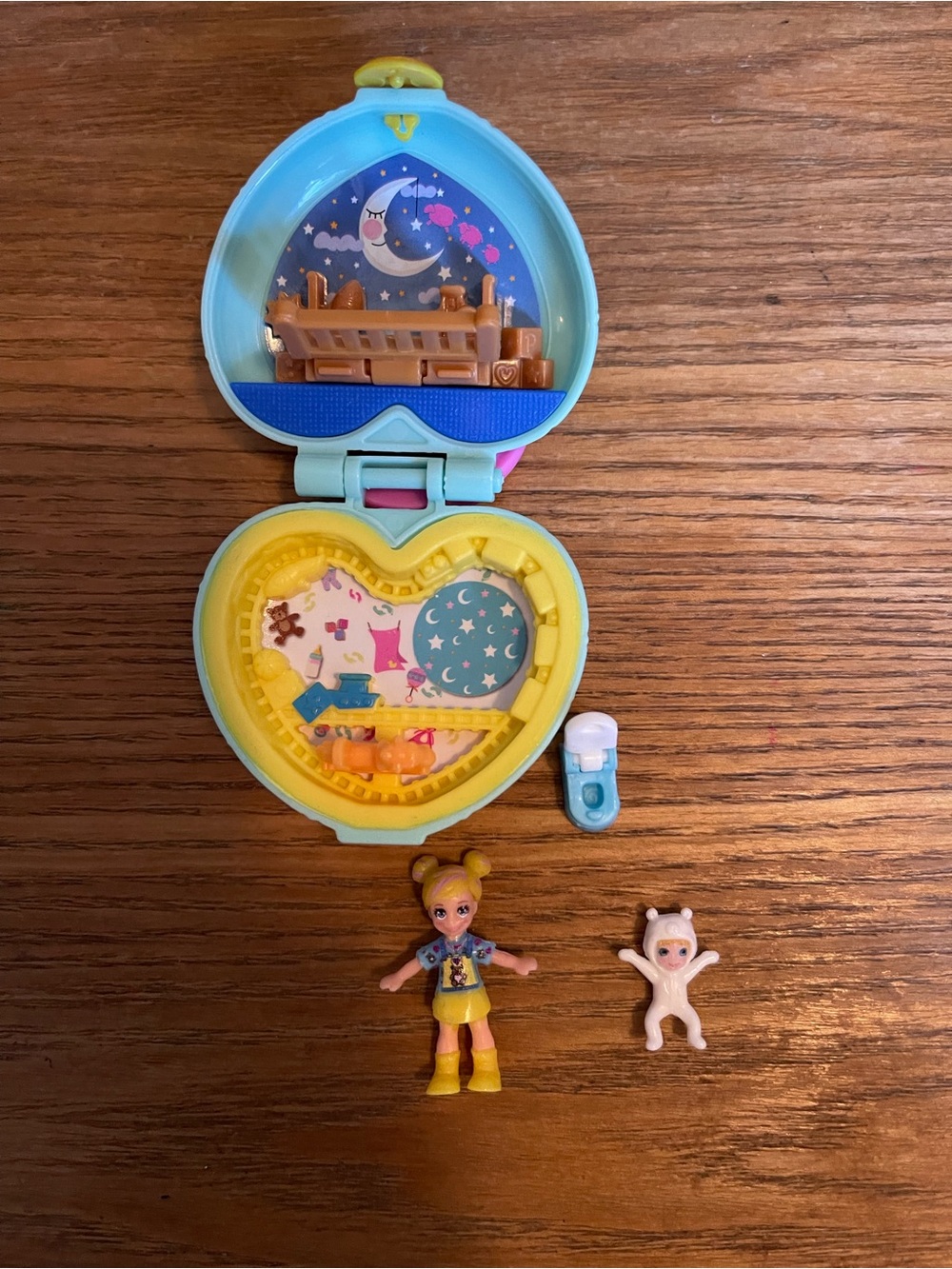 Polly Pocket Teeny Tot Nursery compact playset
